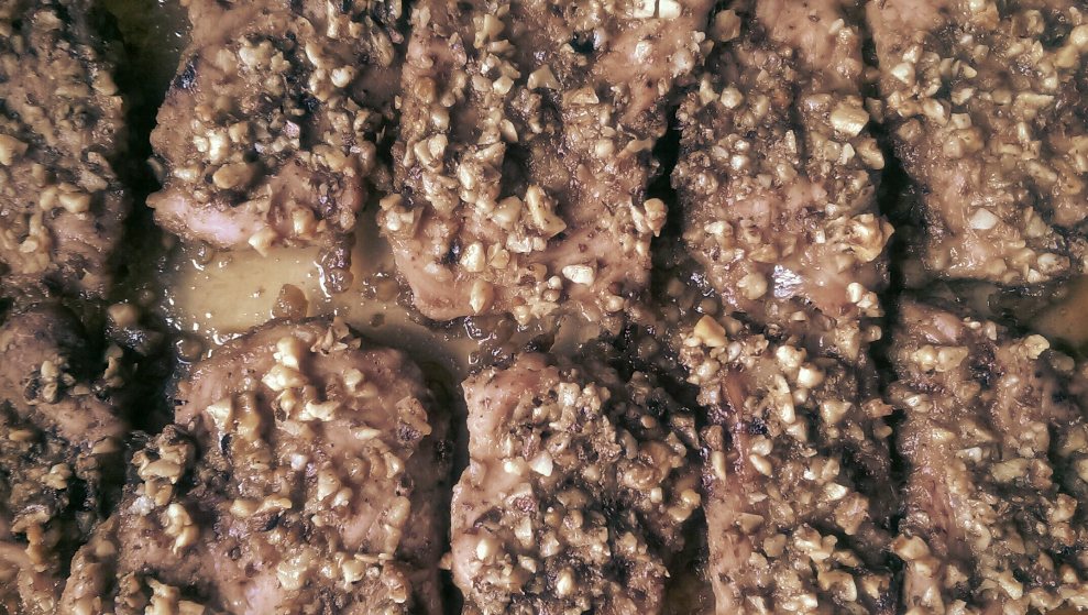 Филе индейки в кленовом сиропе с грецкими орехами